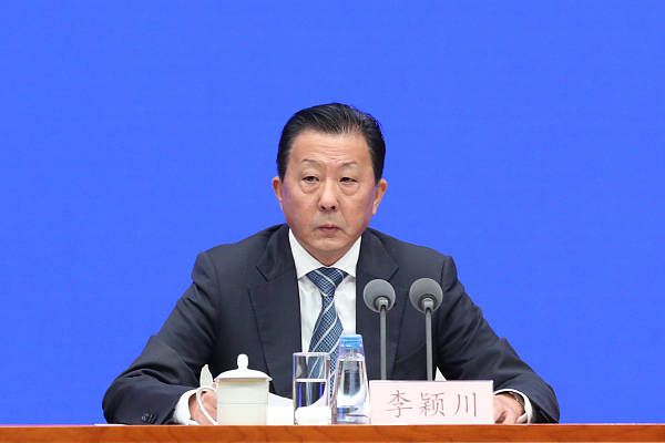 在国家电影局的协商下，大部分属于版权方不需要分账，提供给影院公益放映，全部票房归影院，影院只需要报票房录入专资系统即可
